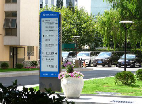 中江哪些因素影响宣传栏的制作？